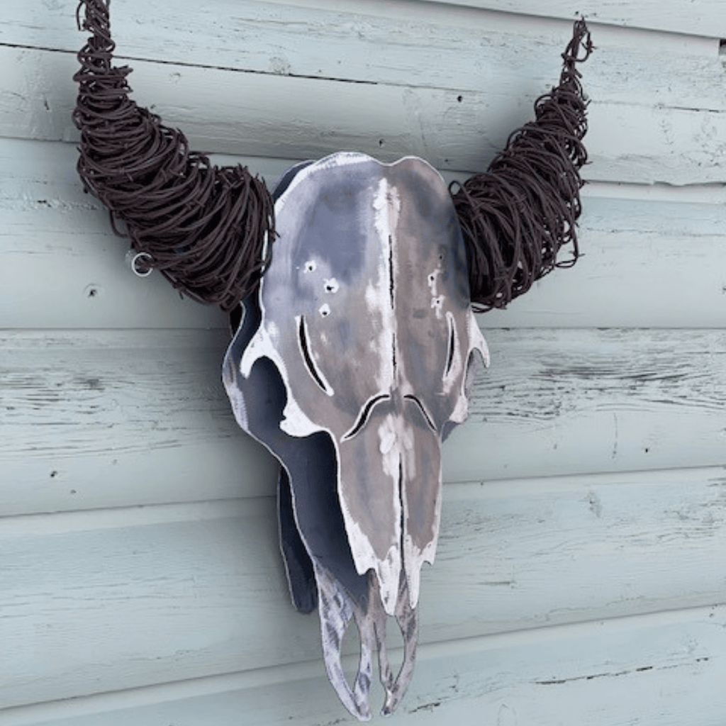 Escultura de pared y candelabro de calavera de bisonte de metal tallado-Montana Arts & Home